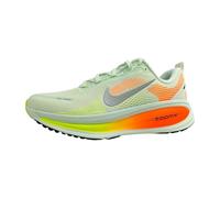 Nike Vomero 18 Chaussures pour Hommes, À Peine Vert/MTLC Silver-Hyper Crimson-B, 44 EU