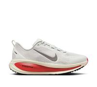 Nike Vomero 18 "Siren Red" - Taille: 41 Platinum Tint / Metallic Pewter - Siren Red