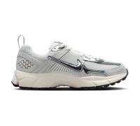 Nike Sportswear Baskets 'VOMERO 5' gris clair / noir / argent, Taille 35,5