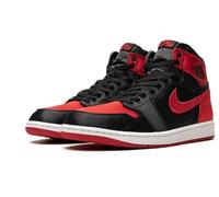 Nike WMNS Air Jordan 1 Retro High OG Baskets hautes Noir/rouge/blanc, multicolore, 43 EU