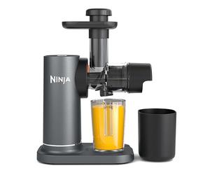 Ninja Extracteur de jus à pression à froid, carafe 700 ml et récupérateur de pulpe 1,1 l, pour des jus, boissons et shots sains, compact, lavable au lave-vaisselle, pièces amovibles, Gris JC151EU