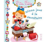 Ninon joue à la secrétaire