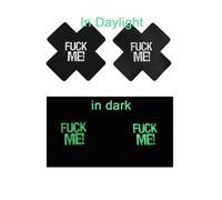 Nippies forme de croix fuck me in the dark