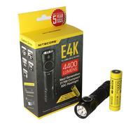 Nitecore E4K - 4400 lumens NC-E4K Lampe de poche LED jusqu'à 4400 lumens avec accumulateur et AkkuSafe inclus