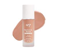 No7 Restore & Renew Fond de teint sérum multi-actions - Beige froid - Fond de teint liquide avec vitamine C, vitamine E et collagène pour le visage - Formule sérum de beauté avec couverture moyenne