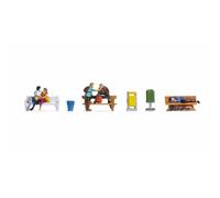 Noch 15238 – Personnes sur des bancs