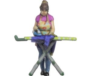 NOCH H0 Femme à repasser peint, debout