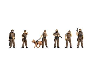 NOCH H0 Service de police peint, debout