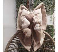 Noeud de naissance en forme de cœur beige
