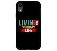 Nom du t-Shirt Livin' The Tommy Life Tommy Coque pour iPhone XR