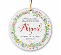 Noms personnalisés et année petite-fille, ornement de Noël, notre belle petite-fille, ornement en céramique, couronne florale personnalisée, cadeau souvenir pour petit-enfant de la part de grand-mère