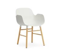 Normann Copenhagen Chaise avec accoudoirs Form white. pieds en chêne