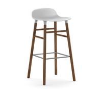 NORMANN COPENHAGEN tabouret FORM BARSTOOL H 75 cm avec piètement en noyer (Blanc - Polypropylène et noyer)
