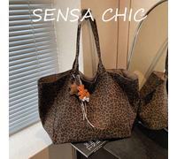 Nouveau sac à main de mode pour femme imprimé léopard, grand espace intérieur, décoré à l'extérieur d'un pendentif nœud à pois. Peut contenir du rouge à lèvres, des clés, une bouteille d'eau, un parap