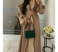 Nouvelle abaya minimaliste à la mode du Moyen-Orient, veste décontractée en couleur unie kaki, douce et confortable avec ceinture, robe de festival, robe d'assortiment quotidien pour le printemps de l