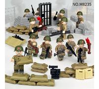 Nouvelles villes et communes soviétiques combattent les soldats et les enfants russes M8235 et assemblent de petits jouets. M8239