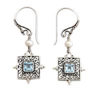 NOVICA Femme Bleu Topaze blanc perle d'eau douce Cultured 0,925 Boucles d'oreilles crochet d'argent Dangle, Celuk Muse »