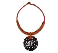 NOVICA Femme Collier de noix de coco en cuir Pendentif, 17" « Naturellement Thai dans » marron