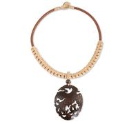NOVICA Femme Noix de coco Shell Pendentif Collier, 17" 'Phoenix Thai à la lumière Tan' Beige