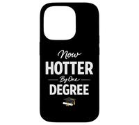 Now Hotter by One Degree Graduation Achievement Coque pour iPhone 14 Pro