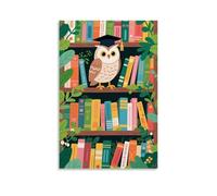 NPEJLCIGH Poster animal, une chouette portant une casquette de célibataire debout sur une étagère pleine de livres Décoration murale moderne à suspendre - Impression murale artistique 40 x 60 cm