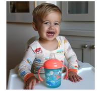 Nuby Tasse d'apprentissage à 2 poignées avec bec souple et couvercle hygiénique - 240 ml, 4 mois et plus, 1 pk Les couleurs et les imprimés peuvent varier