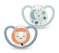 NUK Space Night Lot de 2 tétines phosphorescentes pour bébé de 18 à 36 mois, avec ventilation supplémentaire pour peau sensible, silicone sans BPA, lion et lune
