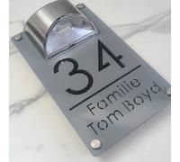 Numéro de maison personnalisé avec lumière solaire, plaque de porte moderne à LED personnalisée pour l'extérieur, panneau d'adresse extérieur étanche pour la maison, la cour (gris noir, 15 x 29 cm)