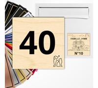 Numéro de rue carré 10x10cm adhésive en PVC - Gravure Laser - 22 Couleurs - Avec ou Sans Motif (Imitation bois clair texte noir)