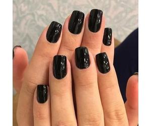 Nymora 24 Ongles Press On, Courts Carrées, Noir - Ongles en Soft Gel de Qualité Salon à Coller, Sentiment de Port Naturel & Tenue de 1-3 Semaines
