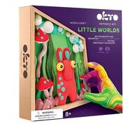 OKTO Mommy troll/Air Clay Art dans un décor en bois