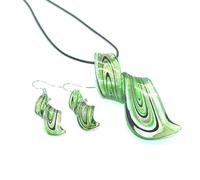 OKUMEYR Ensemble Collier et Boucles D'oreilles Spirale en Verre Vert Élégant pour Femme Charmeuse Accessoire pour Fête Dansante