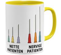 OM3 Nette Patients - Tasse à café avec inscription en allemand - Tasse de cabinet amusante pour médecin, médecin, infirmière - Tasse en céramique - 325 ml - Imprimé des deux côtés - Jaune