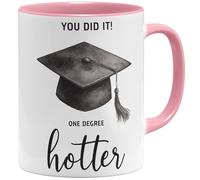 OM3 One Degree Hotter Tasse à café avec inscription en allemand - Chapeau de remise de diplôme pour Bachelor Master Studium Graduation - Félicitations Diplom - Tasse en céramique - 325 ml - Imprimé