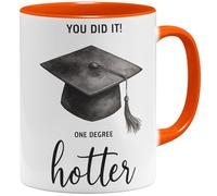 OM3 One Degree Hotter Tasse à café avec inscription en allemand - Chapeau de remise de diplôme pour Bachelor Master Studium Graduation - Félicitations Diplom - Tasse en céramique - 325 ml - Imprimé