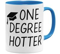 OM3 One Degree Hotter Tasse à café avec inscription en allemand - Diplôme pour Bachelor Master Studium Graduation - Félicitations Diplôme réussi - Tasse en céramique - 325 ml - Imprimé des deux côtés