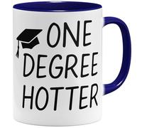 OM3 One Degree Hotter Tasse à café avec inscription en allemand - Diplôme pour Bachelor Master Studium Graduation - Félicitations Diplôme réussi - Tasse en céramique - 325 ml - Imprimé des deux côtés