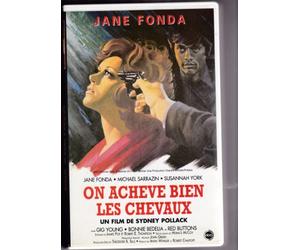 On acheve bien les chevaux [VHS]