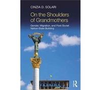 On The Shoulders Of Grandmothers Cinzia D Solari, (Auteur)