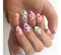 Ongles courts à coller en forme d'amande facile à appliquer avec motifs de cœur, French Tip pour manucure, nail art pour femme
