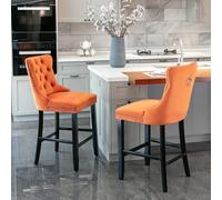OOIILLEE Lot de 2 Tabouret de Bar en Velours Orange Capitonné avec Détails Boutons, Pieds en Bois et Garniture à Clous Argentés - Chaises Hautes Contemporaines pour Cuisine, Salon ou Espace Détente