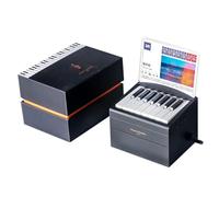 Opatiny Mini calendrier de bureau 2025 avec touches de piano jouables, 52 semaines pour partitions de musique, compact 12,5 x 8,5 x 8,5 cm, pour les amateurs de musique, noir/blanc