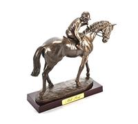 OPO 10 - Cheval Miniature de Collection en résine, Environ 19cms, Mill Reef - 104