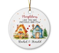 Ornement en céramique avec noms personnalisés « Neighbors Like You Are Precious & Few » - Décoration de Noël de quartier - Cadeau personnalisé pour voisins - Souvenir de Noël 2025