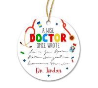 Ornement en Céramique Nom De Docteur Personnalisé 2025, Écrit Un Jour par Un Médecin Sage Céramique À Suspendre Vintage Décoration d'arbre De Noël Esthétique Boule De Noëls pour Fête 7.3CM