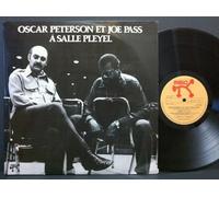 Oscar Peterson & Joe Pass - A Salle Pleyel, Paris [Import]