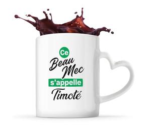 Otshirt Tasse Cœur Ce beau mec sappelle Timote - Mug - Idée Tasse Personnalisable en forme de Cœur Cadeau Anniversaire Fête Original Famille Travail Départ Collègue Retraite Noël.