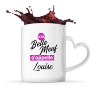Otshirt Tasse Cœur Cette belle meuf sappelle Louise - Mug - Idée Tasse Personnalisable en forme de Cœur Cadeau Anniversaire Fête Original Famille Travail Départ Collègue Retraite Noël.