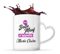 Otshirt Tasse Cœur Cette belle meuf sappelle Marie-Claire - Mug - Idée Tasse Personnalisable en forme de Cœur Cadeau Anniversaire Fête Original Famille Travail Départ Collègue Retraite Noël.
