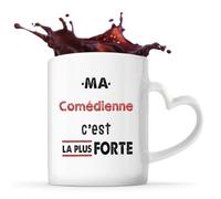 Otshirt Tasse Cœur Ma Comedienne C'est la plus forte - Mug - Idée Tasse Personnalisable en forme de Cœur Cadeau Anniversaire Fête Original Famille Travail Départ Collègue Retraite Noël.